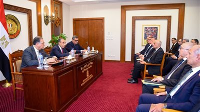 عبد العاطي يجتمع مع قيادات الوزارة ويتابع سير العمل وتطوير الأداء المؤسسي