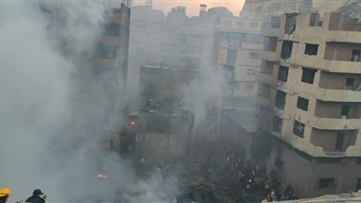 بـ 10 سيارات إطفاء.. الحماية المدنية تحاصر حريق منشية الزرايب (صور)