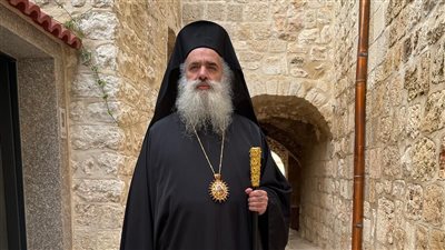 المطران عطا الله حنا: استهداف الفلسطينيين في الضفة الغربية هي (سياسة تطفيش) 