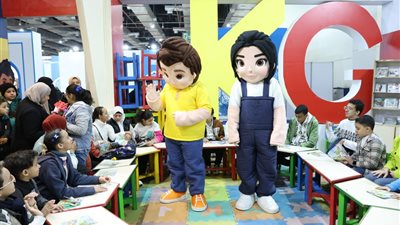 ازدحام لافت وتنظيم محكم بجناح الأزهر في معرض القاهرة الدولي للكتاب