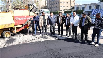  السكرتير العام بالمنوفية والمساعد يتابعان أعمال الرصف بكوبري مبارك