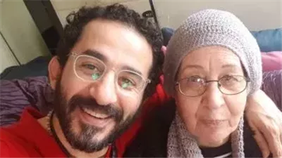 شقيقة أحمد حلمي تدعو لوالدتها بالشفاء: أنا مدينة لآخر أنفاسي لأمي