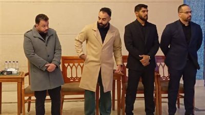 شادي حسين لاعب الأهلي السابق يستقبل عزاء والده بمسجد الشرطة|صور