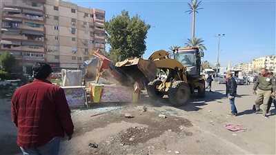 رئيس حى الزهور ببورسعيد: ضبط مخالفات بمقهي شهير وإزالة أكشاك مخالفة