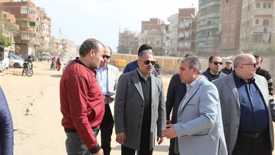 محافظ الشرقية يتفقد طريق 