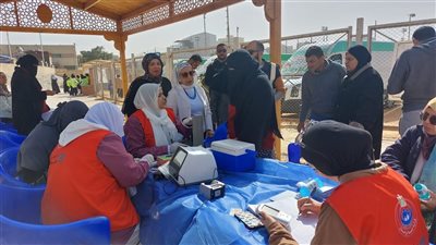 الكشف على 180 مواطنا بالقافلة الطبية الاستثنائية بمركز شباب الشيخ زايد