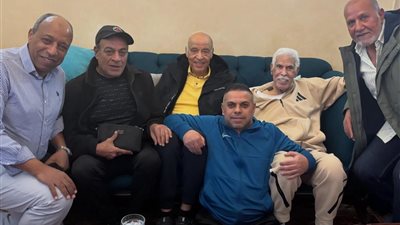 نجوم الإسماعيلي في زيارة خاصة للمعلم حسن شحاتة بمنزله