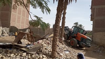 تنفيذ 16 قرارا.. حملة مكبرة لإزالة التعديات ورفع الاشغالات في الأربعين بالسويس