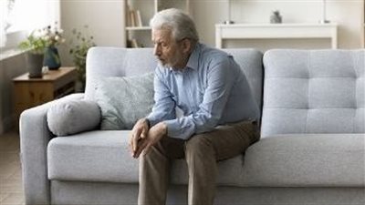 طبيب أعصاب يحدد أبرز العادات السيئة التي تهدد صحتك العقلية والجسدية