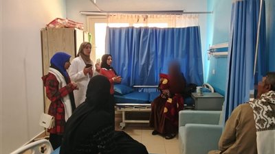 بقيادة 