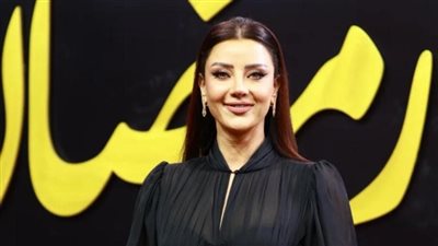 بإطلالة سوداء فاخرة.. رضوى الشربيني على الريد كاربت لحفل المتحدة |صور