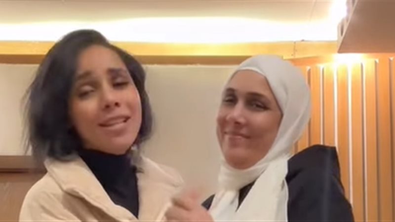 حنين الشاطر ووالدتها