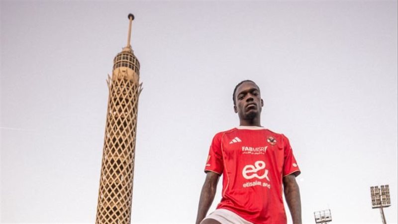الأهلي يقدم مهاجمه