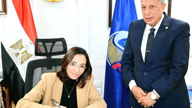 محافظ البحيرة تعتمد