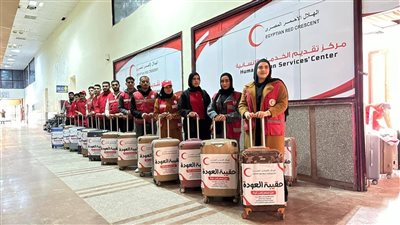 الهلال الأحمر المصري يستقبل الجرحى الفلسطينيين ويقدم «حقيبة العودة» للمغادرين