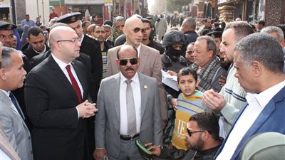 محافظ بني سويف لأهالى إهناسيا: مطالبكم يتم العمل على حلها في أسرع وقت