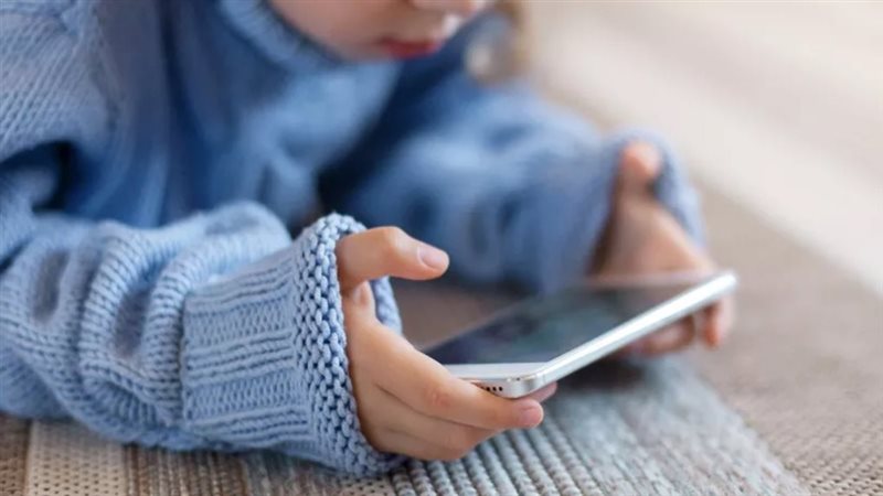 استخدام الأطفال للهواتف
