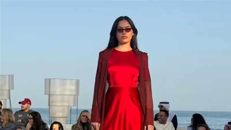 عرض أزياء للنظارات