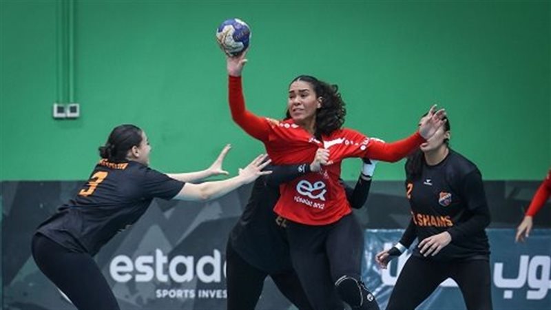 الأهلي يتوج بكأس