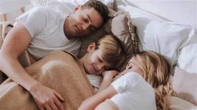 طفلك يشعر بما لا تقولينه حتى قبل أن ينطق أول كلمة له