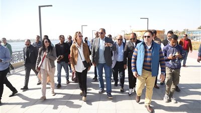 محافظ قنا وسفيرة الاتحاد الأوروبي يتفقدان مشروع تطوير كورنيش النيل
