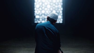 تأخير صلاة العشاء حتى منتصف الليل.. بين الفضل المشروع والضابط الشرعي