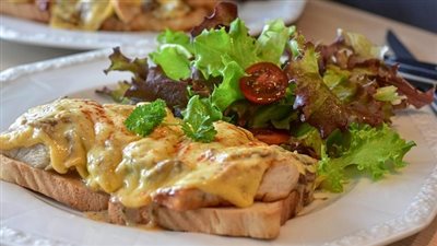 خبز الأفوكادو المحمص.. أكلة صحية هتخلي يومك أفضل وتسد معاكي