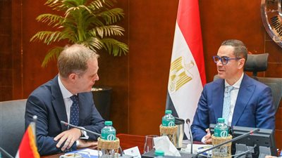  السفير البريطاني لـ «الخطيب»: نستهدف زيادة استثماراتنا في مصر