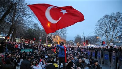 في أكبر احتجاجات منذ عقد.. المعارضة تُصعّد ضد النظام التركي