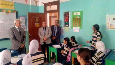 وكيل تعليم الإسماعيلية يتابع سير العملية التعليمية بالمدارس