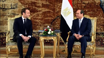 الرئيس السيسي يستقبل نظيره الفرنسي إيمونويل ماكرون بقصر الاتحادية