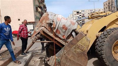 بعد توجيهات محافظ بورسعيد.. حي الضواحي  يشن حملات موسعة لإزالة الإشغالات