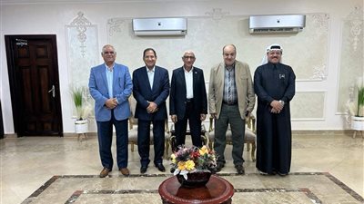 في مكتبه بالعريش.. محافظ شمال سيناء يستقبل وفد من حزب الجبهة الوطنية