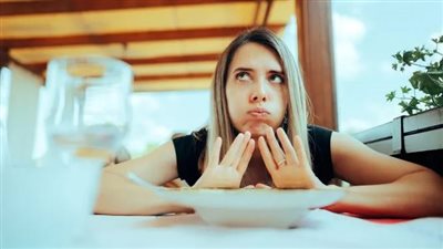 خبراء التغذية يحددون المدة المثالية بين الوجبات لصحة أفضل