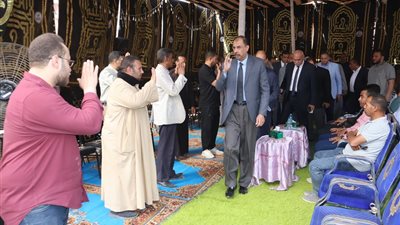 محافظ سوهاج يؤدى واجب العزاء فى وفاة النائبة رقية الهلالي (صور)