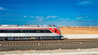 بعد توقف جزئي لقطار العاصمة والمترو.. «النقل» توفر أتوبيسات بديلة للركاب 