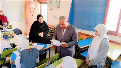 وكيل تعليم الفيوم يتابع التقييمات والبرنامج العلاجي فى القراءة والكتابة  