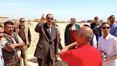 بالصور.. محافظ سوهاج في زيارة للمناطق الأثرية بأتريبس والهجارسة