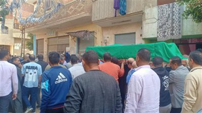 مشهد مهيب.. تشييع جثمان أسامة بسيوني مدير تعليم إدارة الباجور بالمنوفية