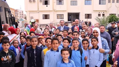 تهدف إلى رفع الوعي المجتمعي.. محافظ دمياط يتفقد مبادرة 