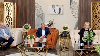 محافظ الإسماعيلية يبحث سبل التعاون مع نائب عمدة مدينة جيدينيا البولندية