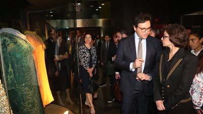 وزيرة الثقافة الفرنسية : زرت مصر لمشاهدة فستان أم كلثوم «الأخضر»| خاص