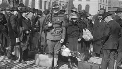 وُضع في زمن الحرب.. ترامب يستدعي قانون الأعداء الأجانب لترحيل المهاجرين 