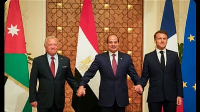 ماكرون يوجه رسالة للعالم بالاتحاد مع السيسي والملك عبدالله