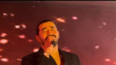 وسط حضور جماهيري كبير.. أحمد باتشان يشعل الكويت في حفل كامل العدد 