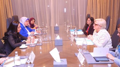 وزيرة التضامن تلتقي نظيرتها الفرنسية لبحث سبل التعاون فى الملفات المشتركة