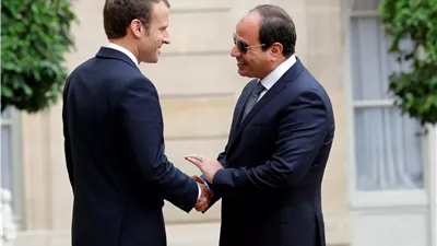  بث مباشر.. وصول الرئيس السيسي وماكرون إلى مطار العريش