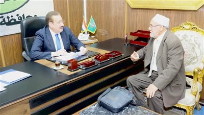 محافظ المنوفية يأمر بصرف مساعدات مالية وكراسى متحركة لحالتين من ذوي الهمم