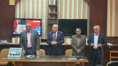 مدير تعليم القليوبية يجتمع  بمسئولي الاتصال السياسي والأمن والعلاقات العامة 