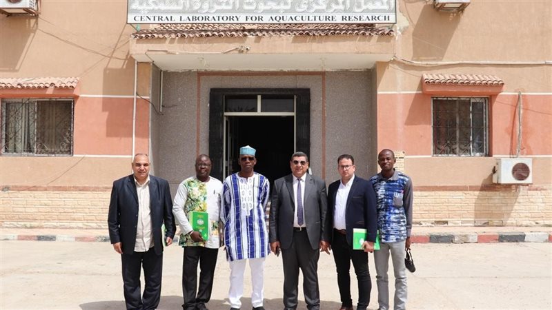 الوفد الرسمي في المعمل